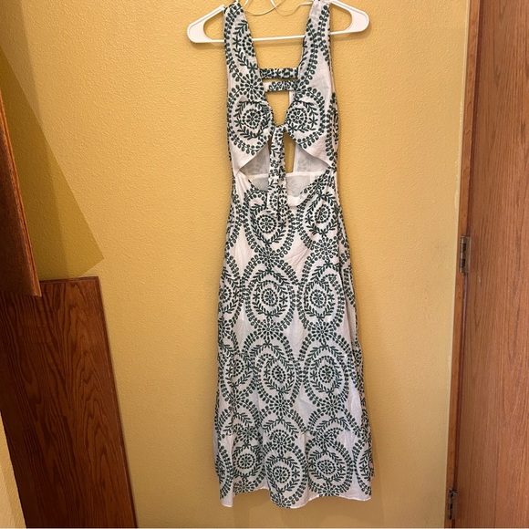 Green and white dress - Picture 2 of 9